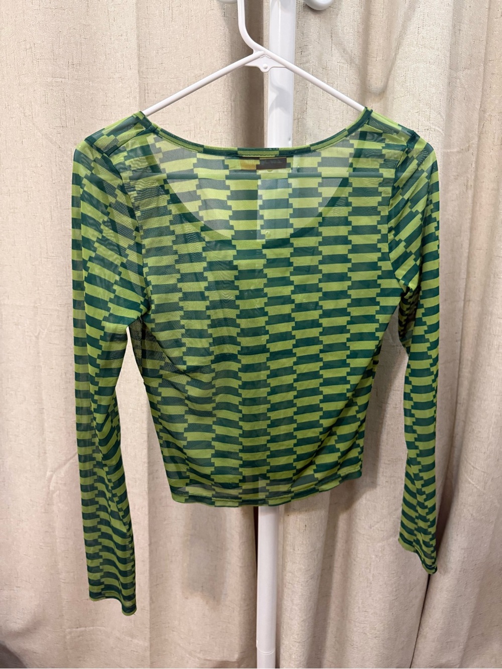 Lisa Says Gah Geometric Green Top size medium - Picture 3 of 3